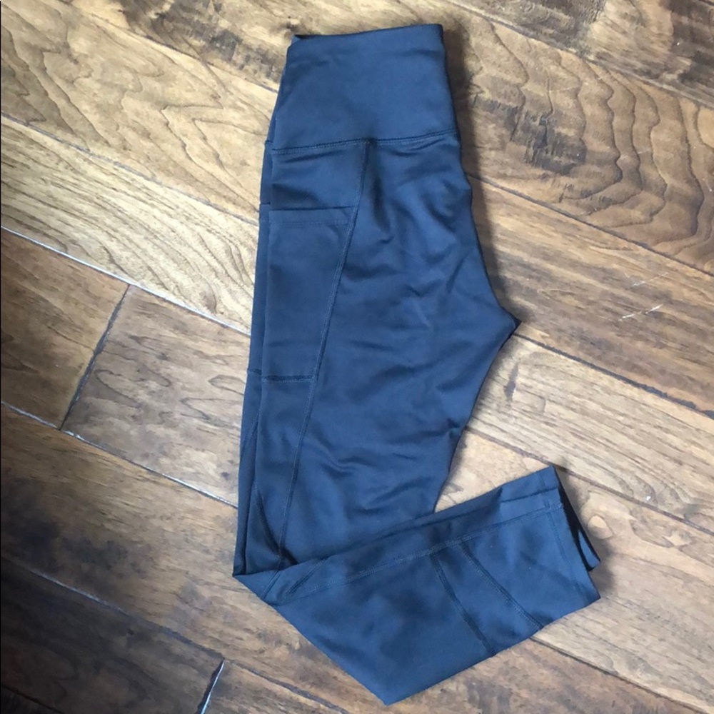 black workout leggings